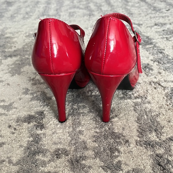 Red Heels - Picture 4 of 6